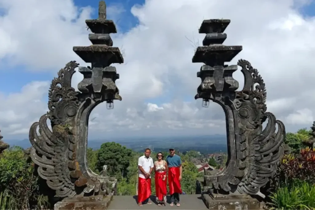 What to wear to temples, What to wear in Bali result