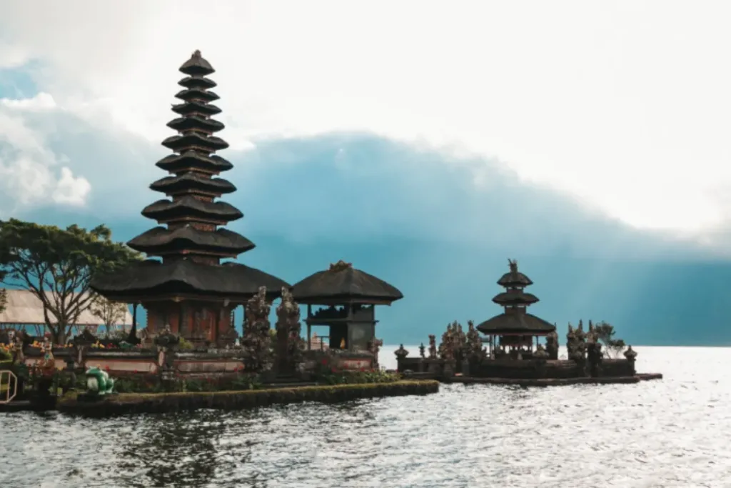 wisata Bali yang wajib dikunjungi, Pura Ulun Danu Beratan result