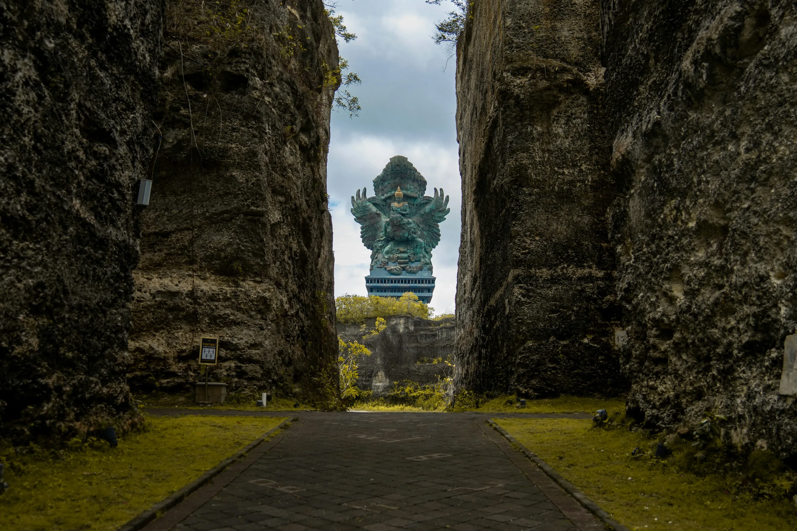 wisata Bali dekat bandara Garuda Wisnu Kencana