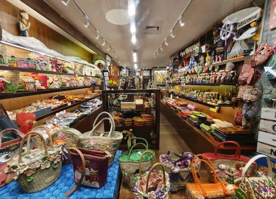 wisata Bali dekat bandara Pasar Seni Kuta