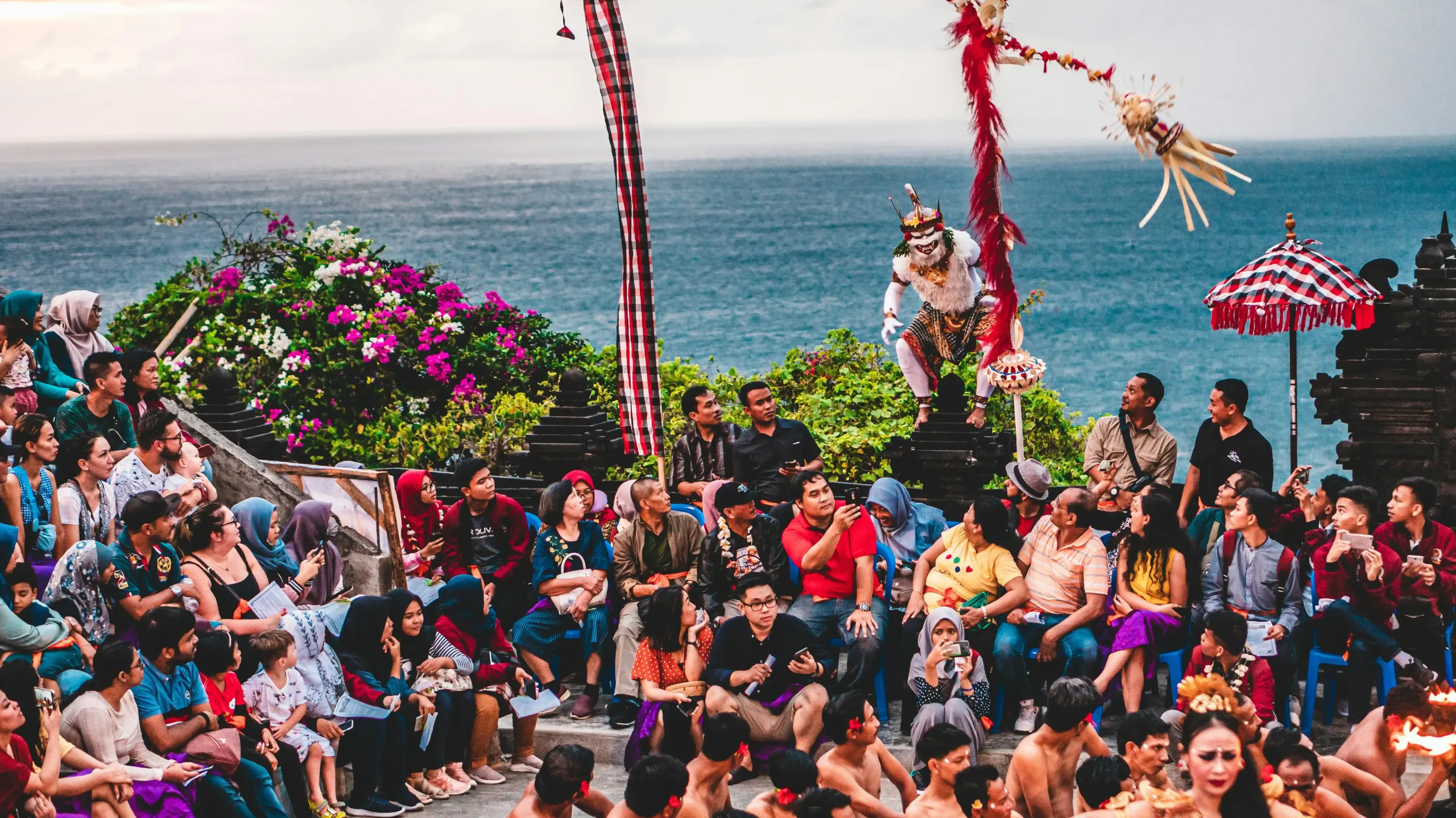 wisata Bali untuk orang tua Pura Luhur Uluwatu
