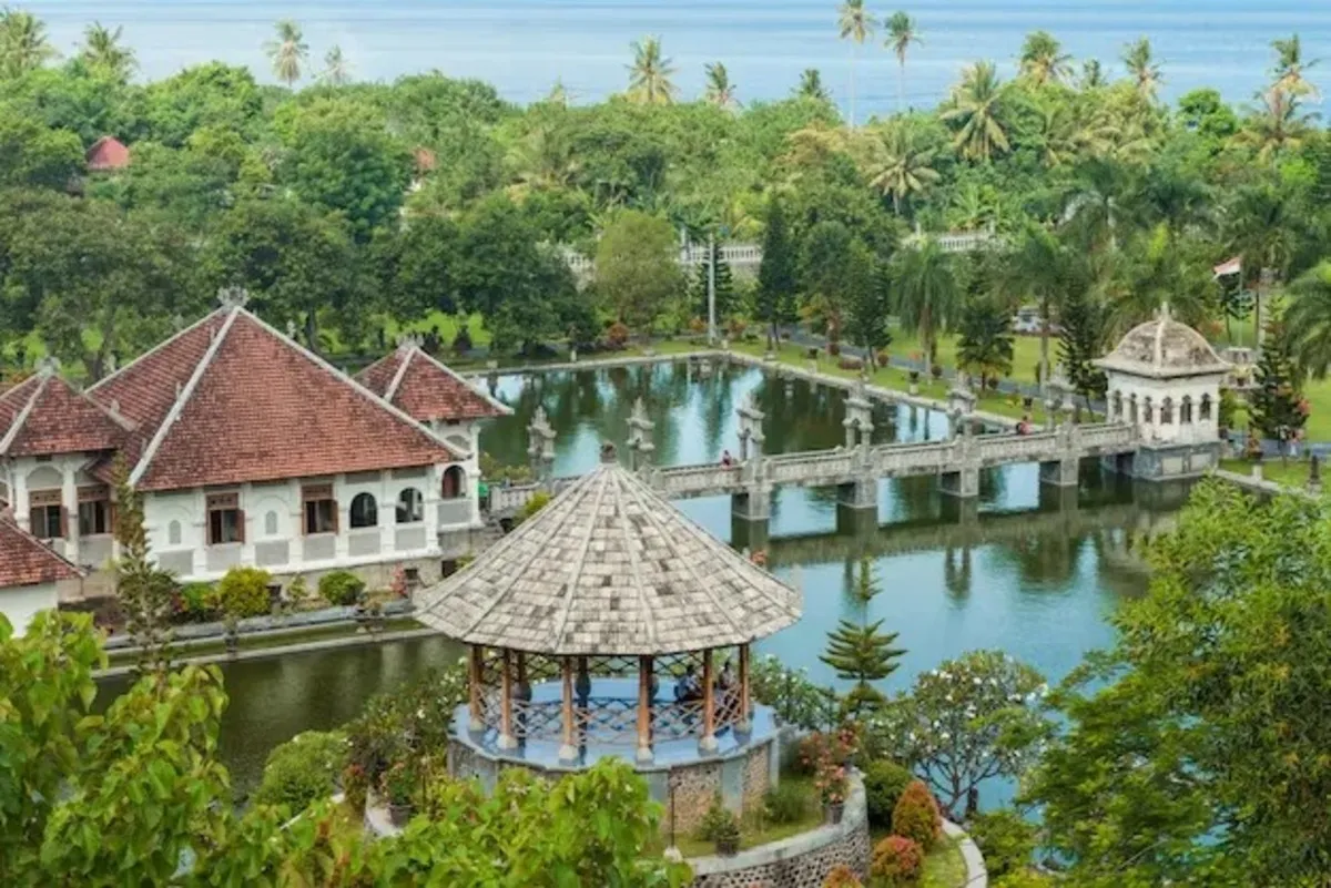 wisata Bali untuk orang tua Taman Ujung Karangasem